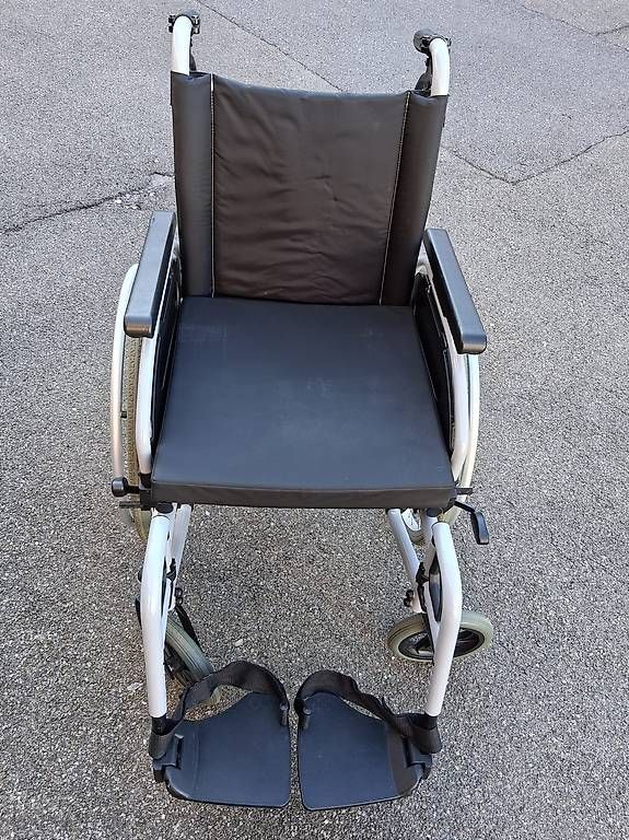 Chaises roulantes: Rollstuhl – D'occasion à Horgen par cla_bv5q