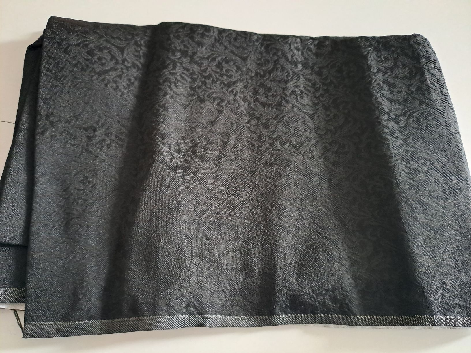 Stoffe: Schwarzer Stoff mit Muster, 1m x 0.75 – Neu (gemäss Beschreibung) aus Münchenbuchsee von Babsique