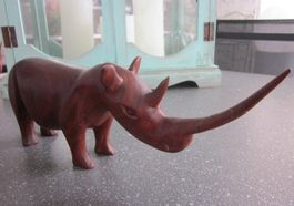 Mid Century Nashorn Holz-Figur Handgeschnitzt