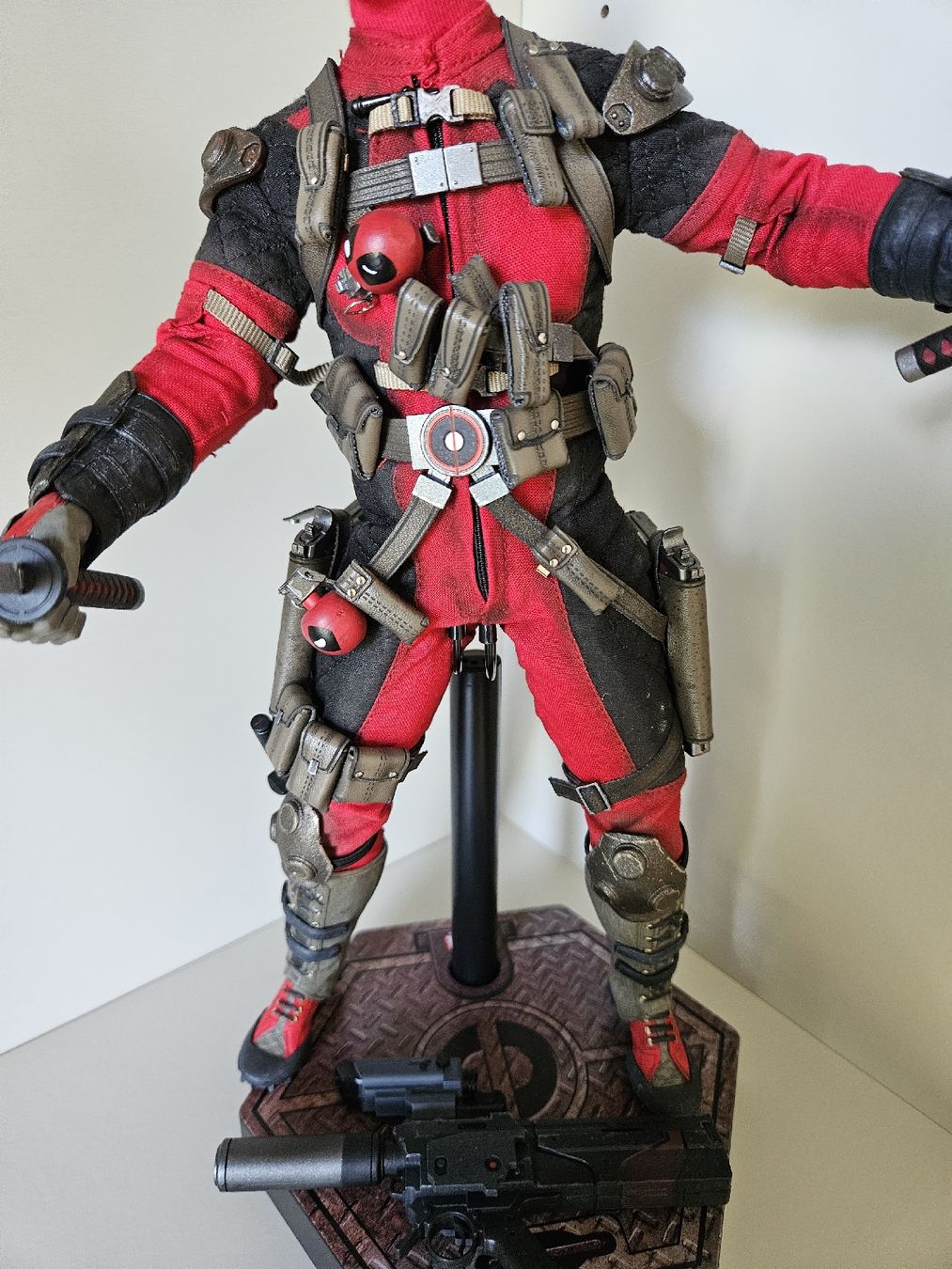 Figuren: Sideshow Deadpool 1/6 Scale – Gebraucht aus Wildberg von Reunionevents 1