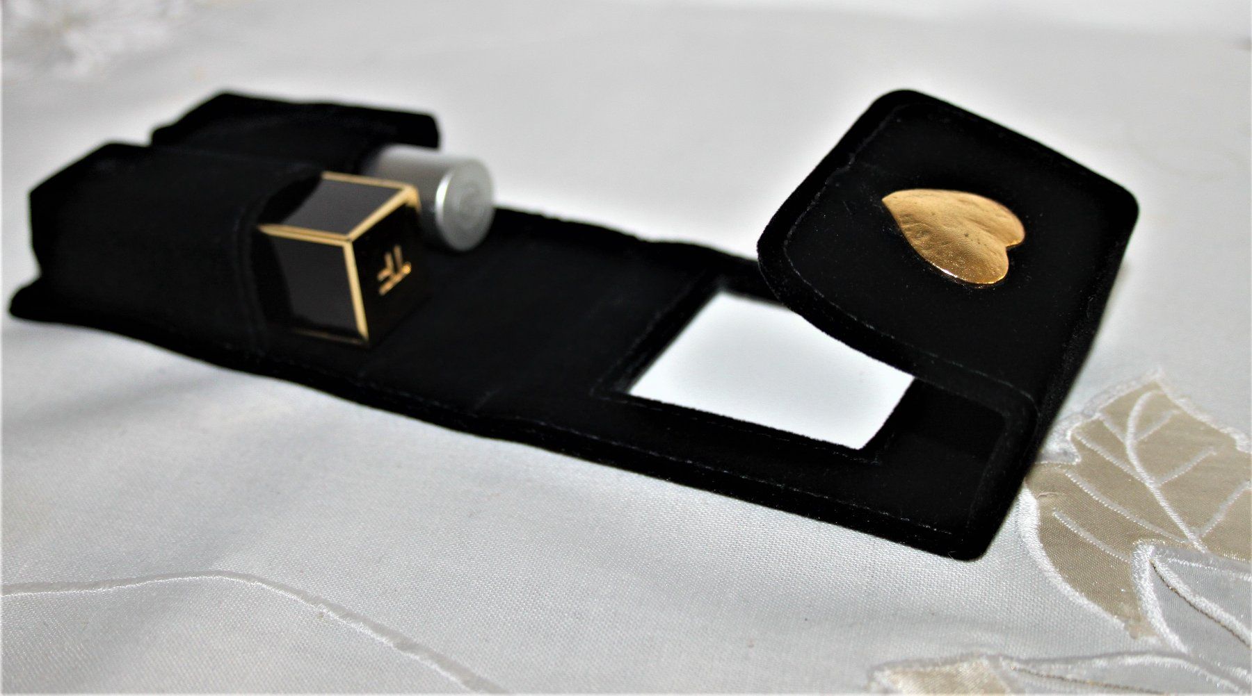 Make-up: Lippenstift Etui in schwarz – Gebraucht aus Otelfingen von Jupi07 1