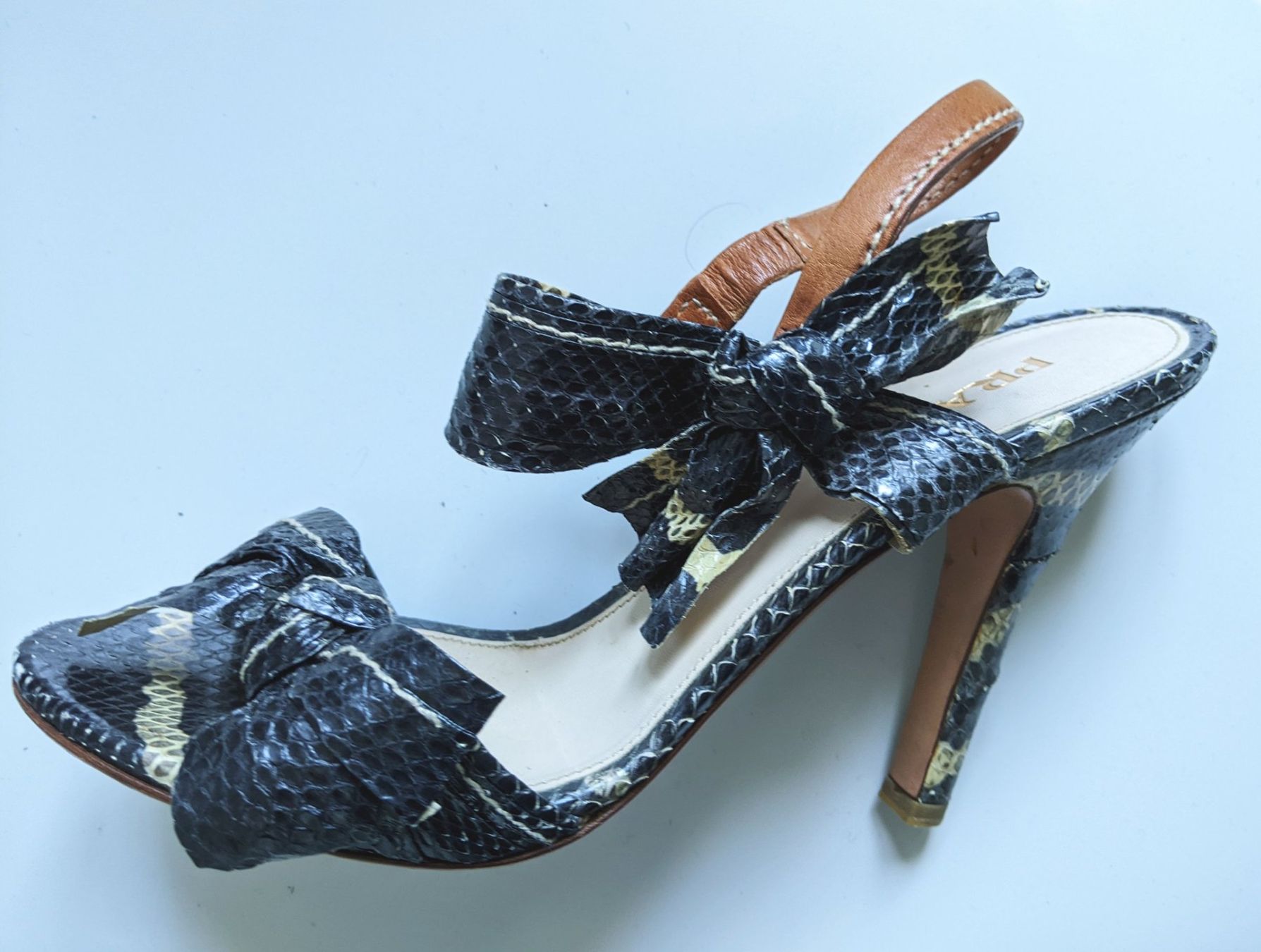 Prada Scarpe da donna: PRADA : Sandales en serpent bicolore 39.5 – Nuovo (secondo la descrizione) da Petit-Lancy venduto da lilycerise 2