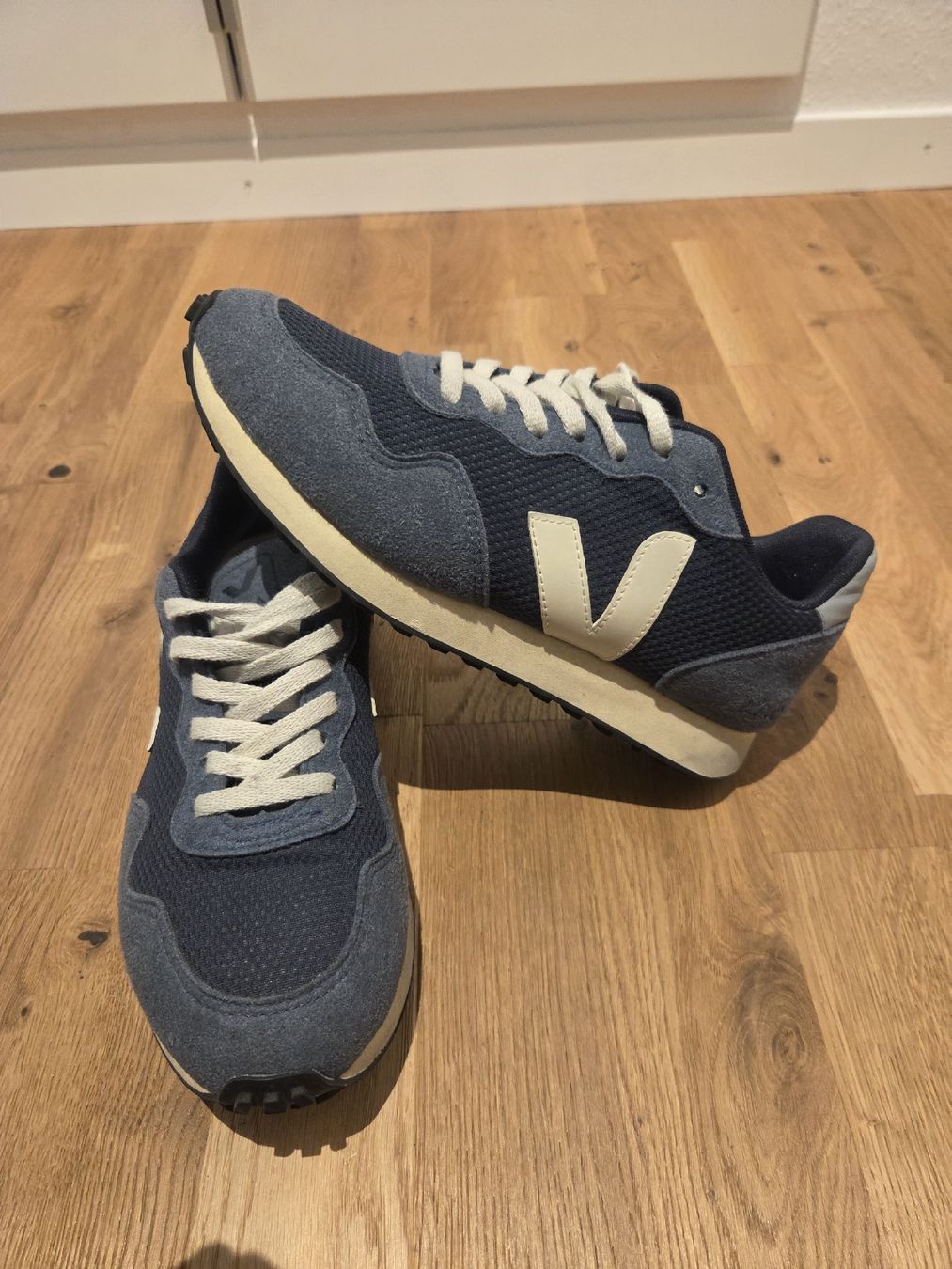 Veja Damenschuhe: Veja Sneaker blau weiss – Gebraucht aus Kippel von nosei29 1