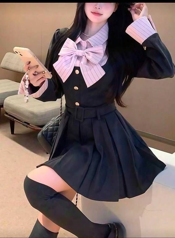 Lotti di vestiti: Elegantes Ensemble im Schuluniform-Stil – Nuovo e nell'imballaggio originale da Lenzburg venduto da ARYQUINROSE