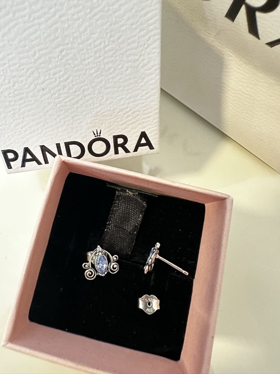 Pandora Orecchini pendenti & Orecchini a lobo: Pandora Disney Cinderella Ohrstecker Neu – Nuovo e nell'imballaggio originale da Wallisellen venduto da nv7 1