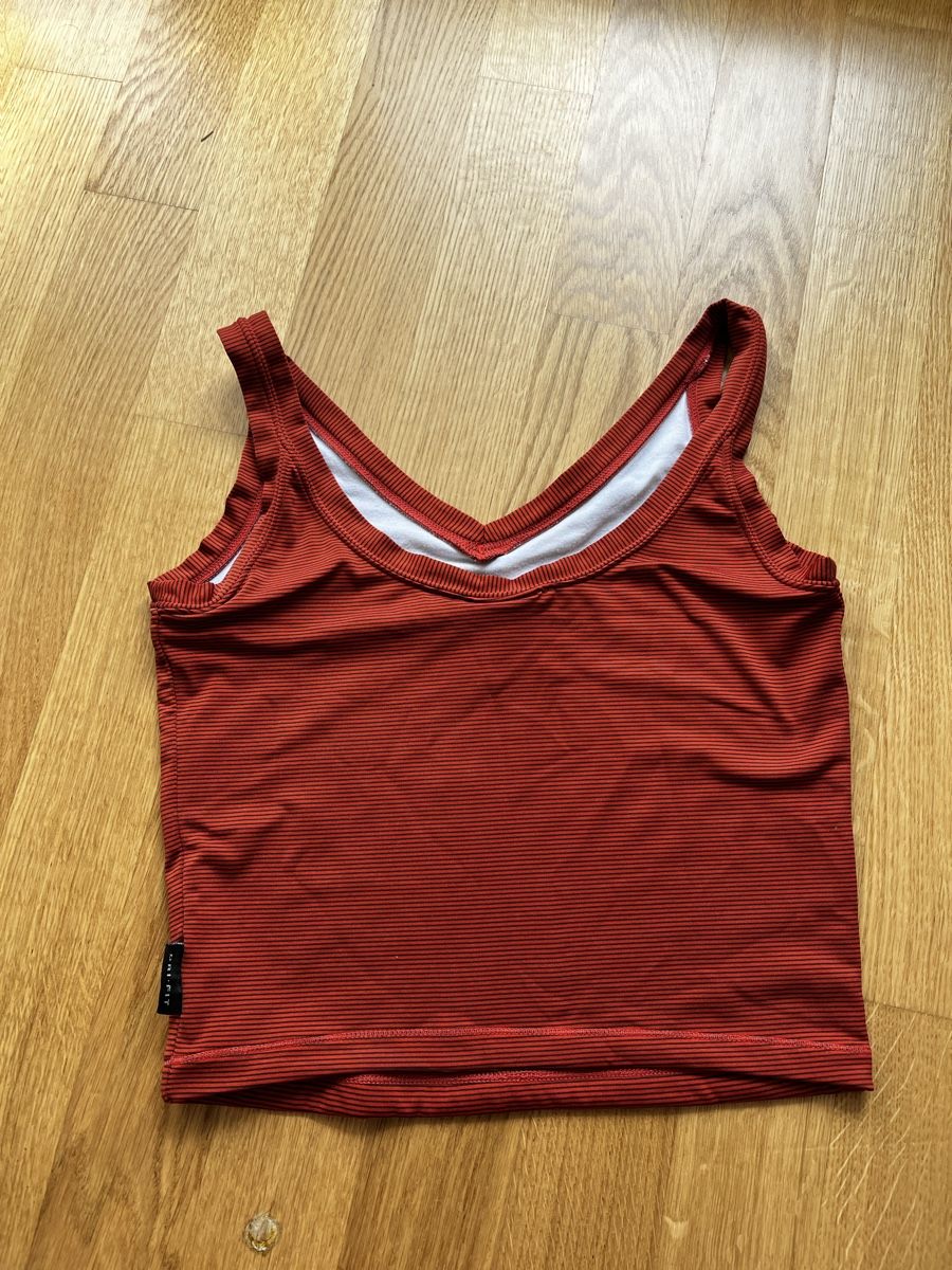 Nike Top: Haut de sport Nike – Nuovo (secondo la descrizione) da Vevey venduto da aurore.yak 4