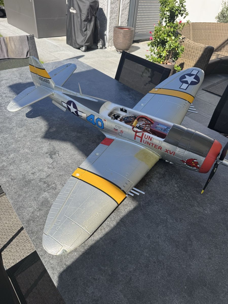 Modellismo RC: RC Flugzeug P-47 Thunderbolt silber – Usato da Oberwil-Lieli venduto da shintom 1