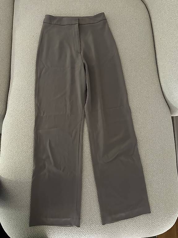Pantaloni: Hose (H&M, grau, 36) – Usato da Schlieren venduto da mit_6lx7