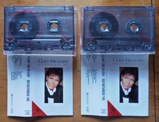 Musicassette: CLIFF RICHARD - 2x Cassette 1987 – Usato da Le Locle venduto da PereiraHugo 1