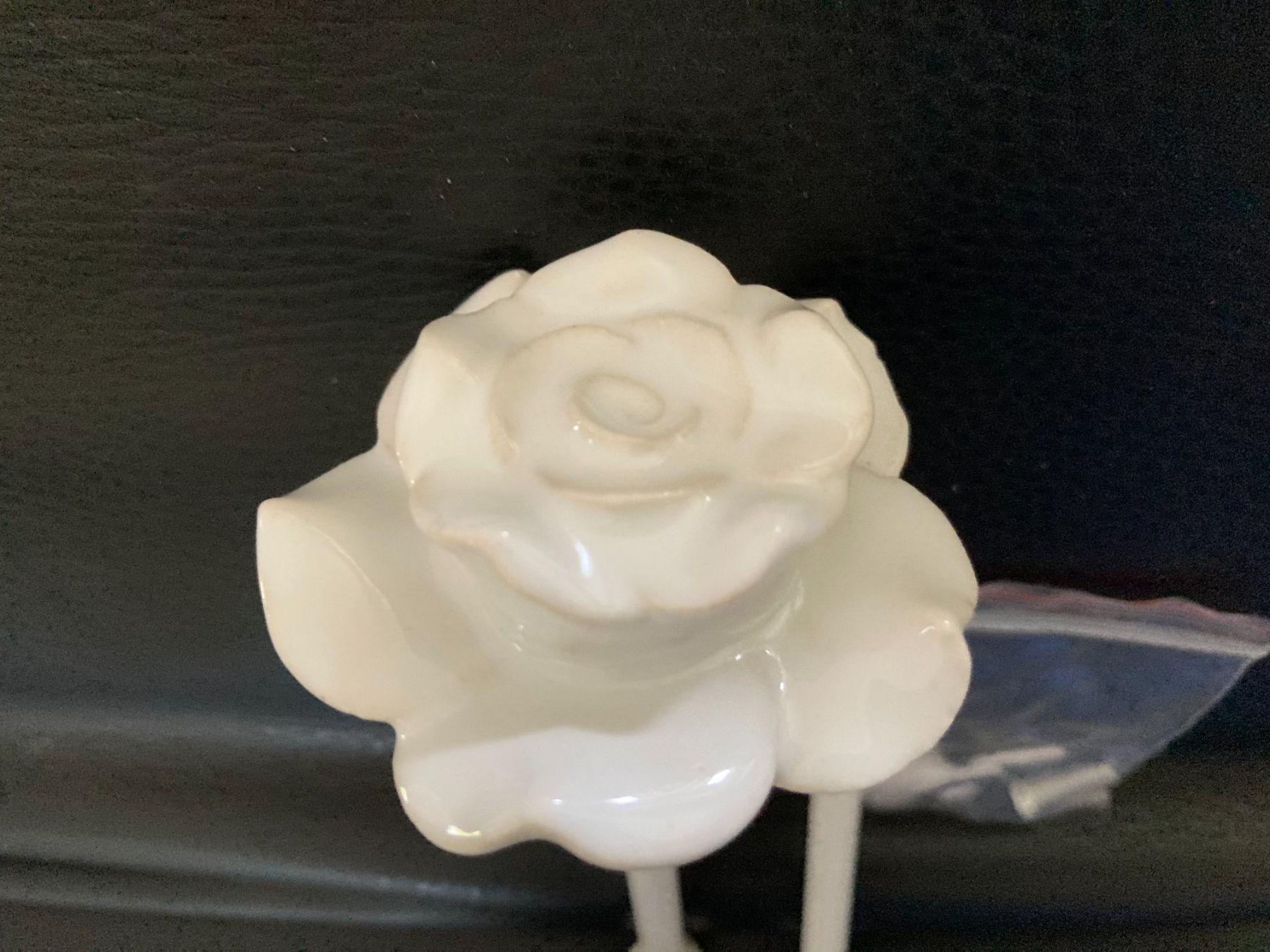 Teller: Etagere  Stangenset  mit  Keramikrose – Gebraucht aus Subingen von ArtBead 2