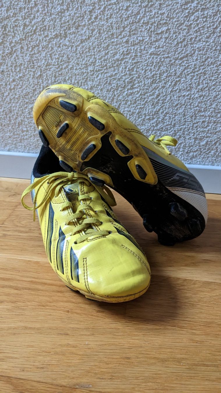 Adidas Scarpe da uomo: Fussballschuhe ADIDAS Gr. 35 – Usato da Sutz venduto da Rawypp 2