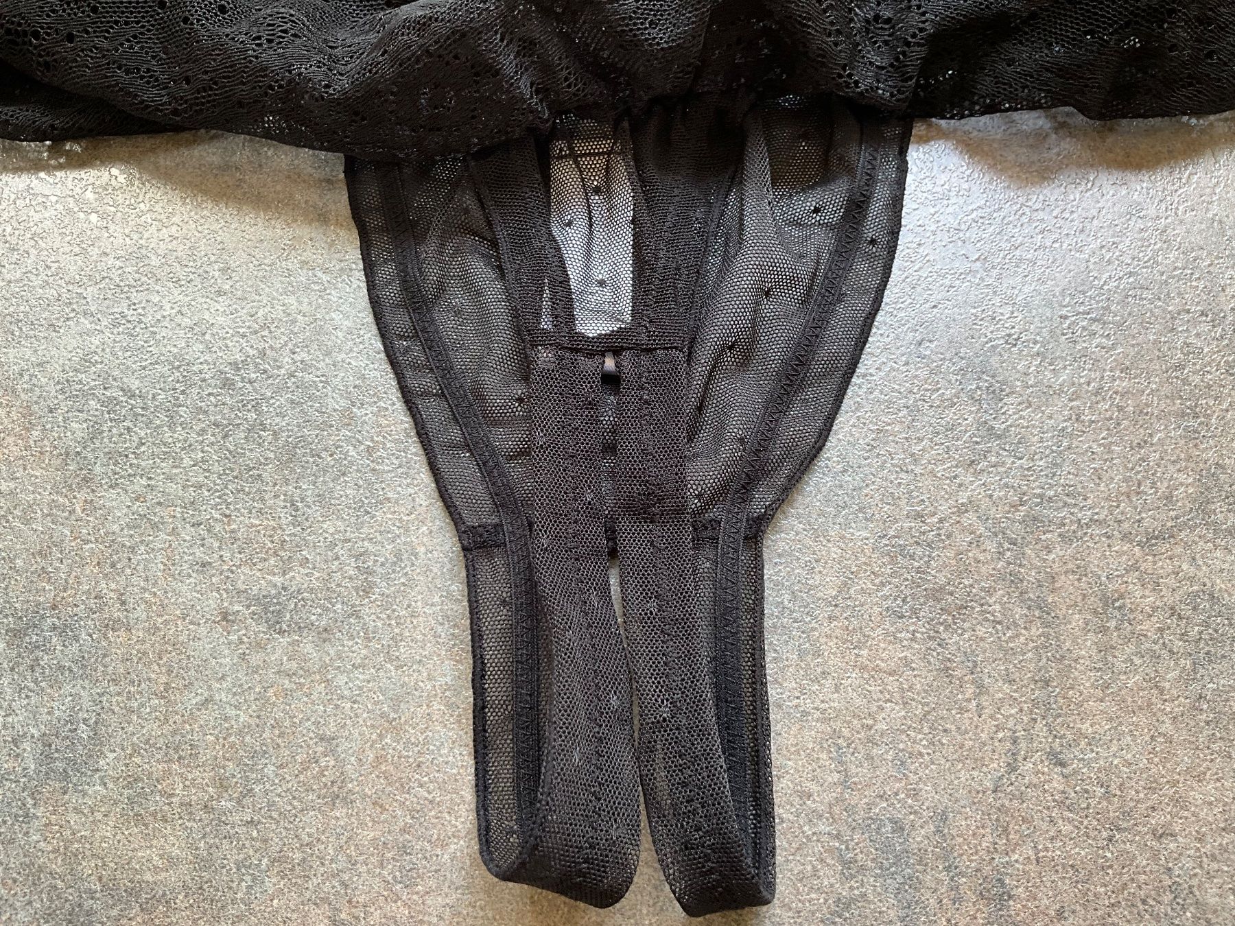 Autres dessous: String ouvert Petit Fleur Farbe schwarz Neuwertig Größe 36 – D'occasion à Basel par elster1986 4
