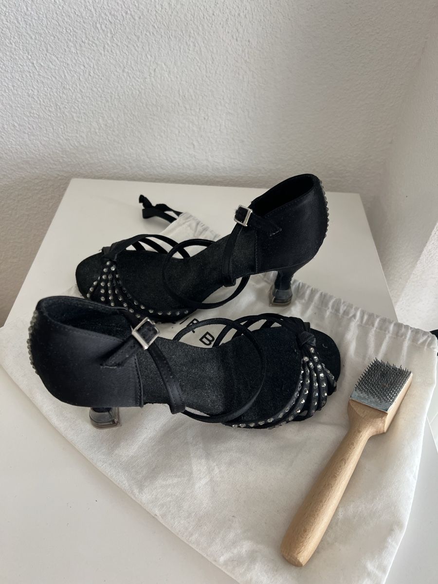 Chaussures femmes: Schwarze Damen Tanzschuhe – D'occasion à Rorschach par Vildakl 2