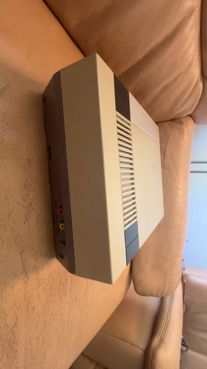 Nintendo Consoles: Nintendo NES Konsole Bundle inkl. 2 Controller & 5 Spiele – D'occasion à Buchs AG par dim_6c9l 7