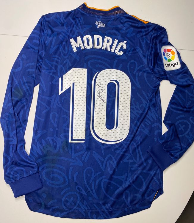 REAL MADRID #10 Modrić Match Trikot mit Unterschrift 1