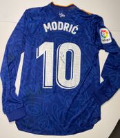 REAL MADRID #10 Modrić Match Trikot mit Unterschrift