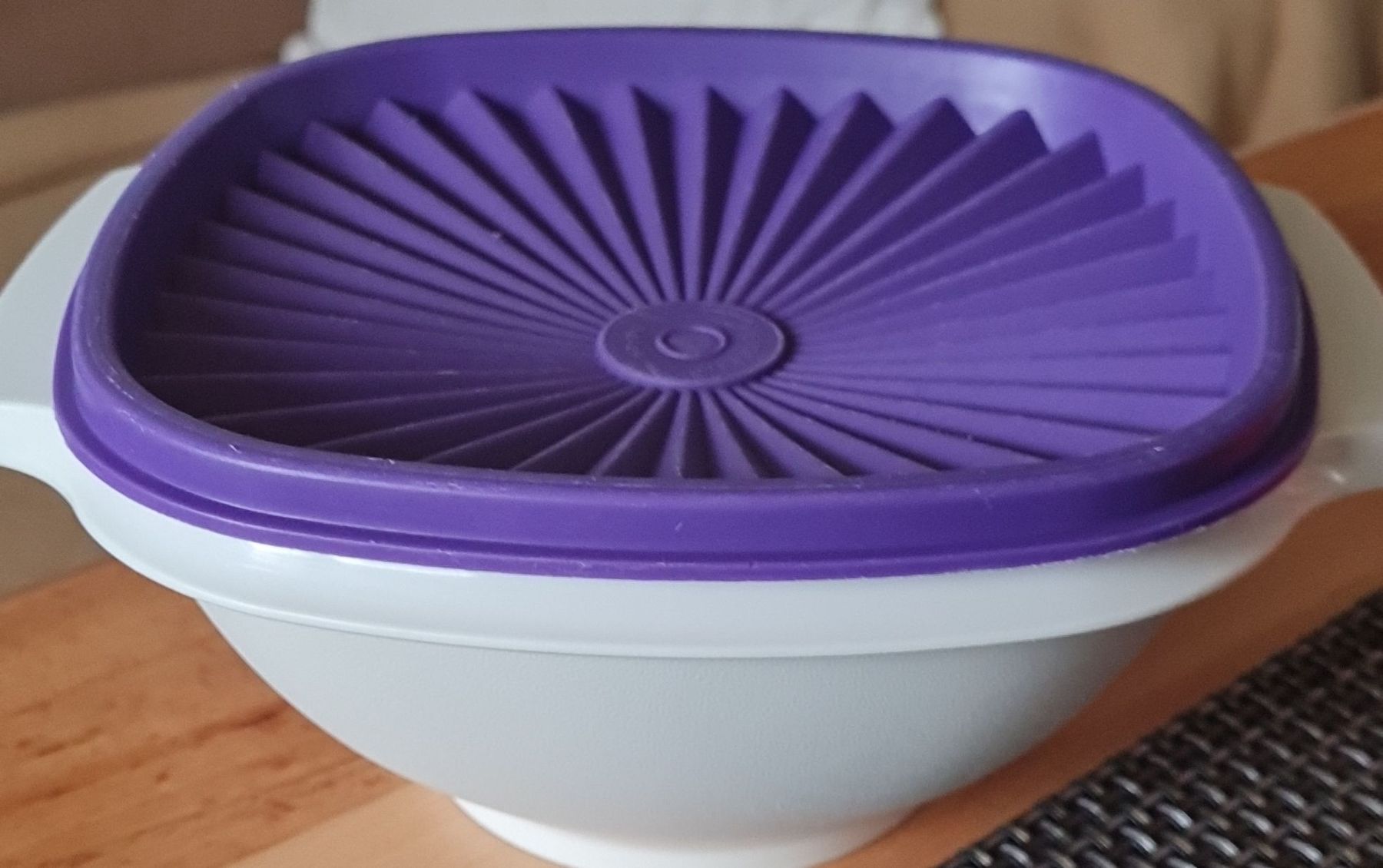 Tupperware Recipients et similaires: Tupperware Schüssel mit Deckel – D'occasion à Münsingen par Cuci31