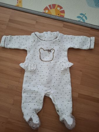 Baby Strampler weiss mit Punkten und Bär Motiv (65 cm)