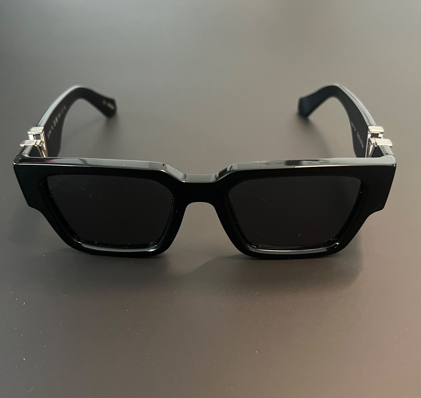 Louis Vuitton Brillen & Gläser: Louis Vuitton Sonnebrille – Gebraucht aus Wetzikon ZH von lan_rqq6