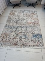 Schöner Teppich 134x 190cm 