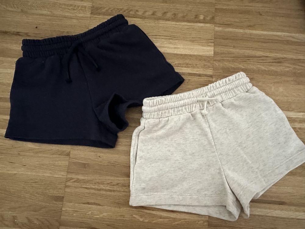 H&M Pantaloni: Kurze Hosen 2 Stk Gr.104 – Usato da Flüelen venduto da Lulu2204