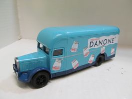 BERNARD 110 FOURGON  DANONE YOGHOURT  CORGI 1:50  CC 72001