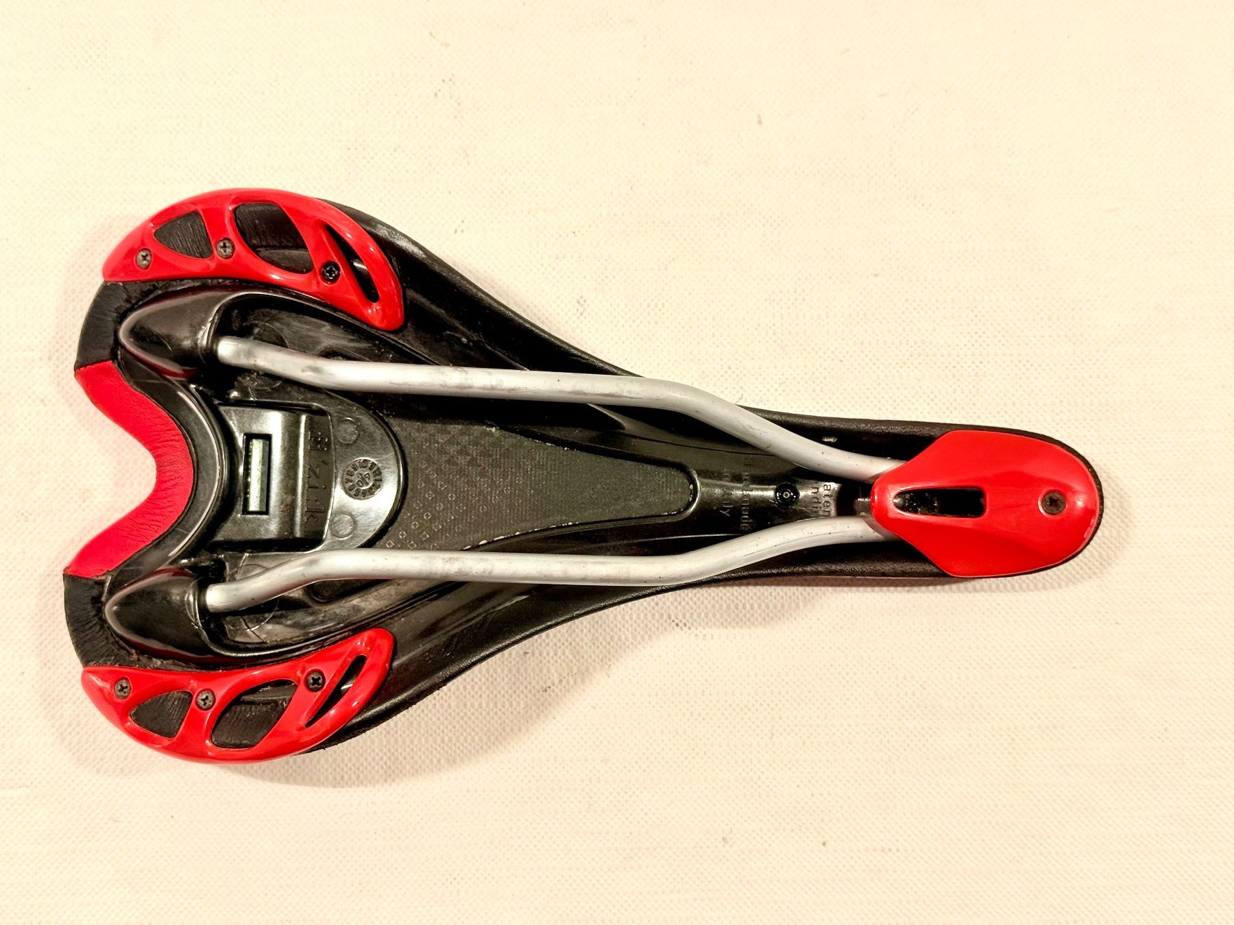 Fizik Ersatzteile: Fizik Sattel saddle 264 Gramm / 2607 – Gebraucht aus Luzern von bikeandbeltcom 4