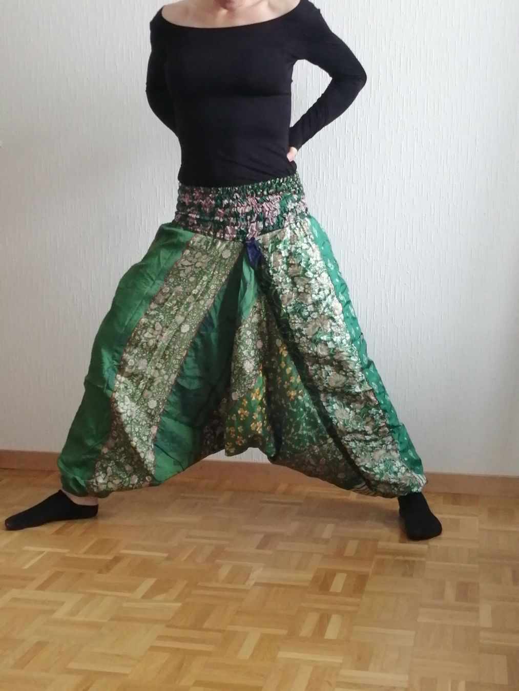 Pantaloni: Sarouel en soie verte – Nuovo (secondo la descrizione) da La Tour de Trême venduto da mar_p78p 1