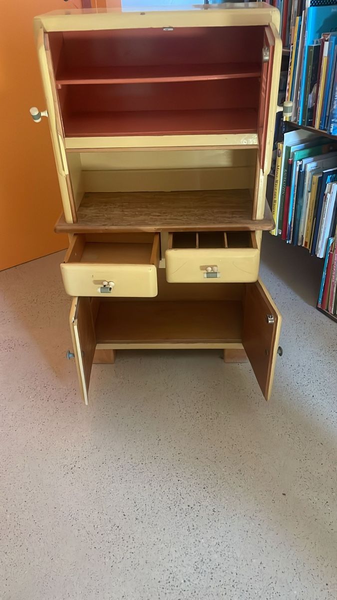 Spielzeuge: Spiel- Küchenvitrine – Gebraucht aus Dinhard von BarMart 1