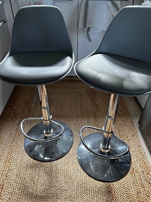 Sgabelli: 2 Grey Bar Stools – Usato da Anières venduto da ant_dzt6