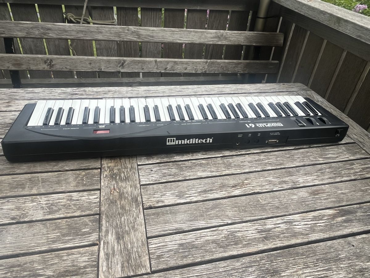Strumenti musicali: MIDIPLUS 61 Keyboard Controller – Usato da Wiesenberg venduto da swissantik 3