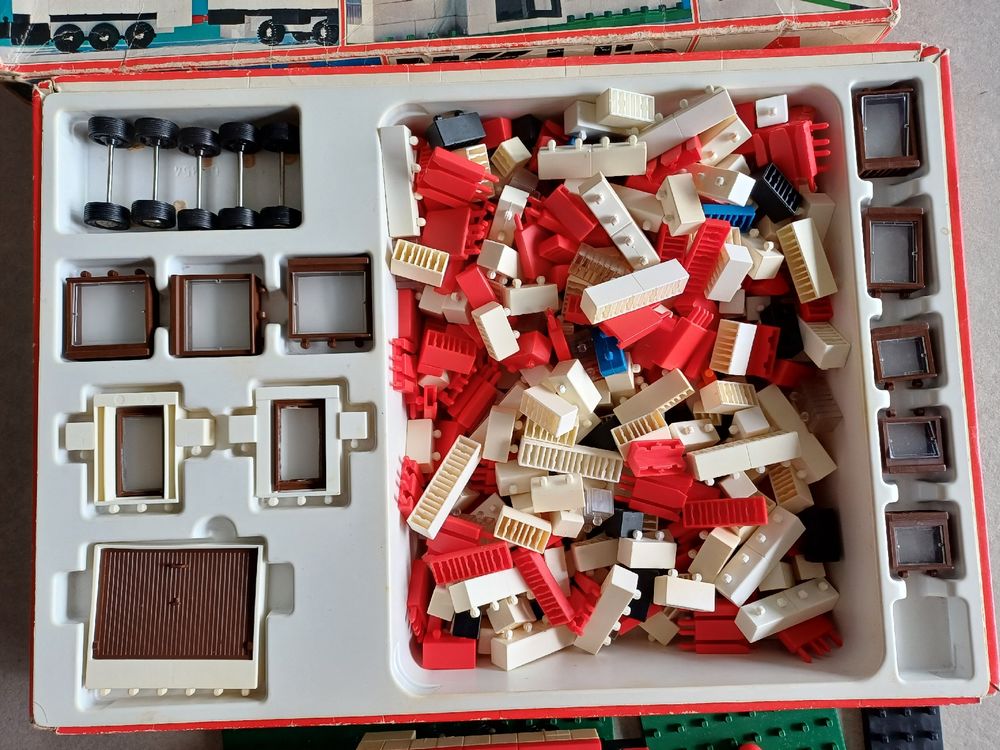 PLUS PLUS Set tubo e piastra di base