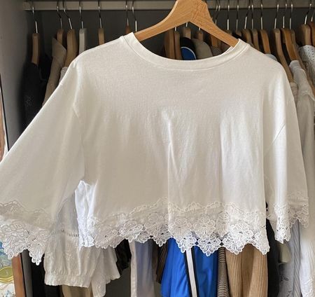Weisses Shirt mit Spitze