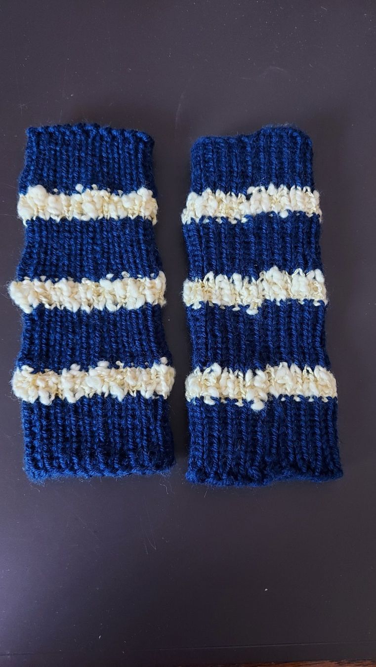 Guanti & manicotti: Schöne handgestrickte Pulswärmer – Nuovo e nell'imballaggio originale da Wettingen venduto da Egro2