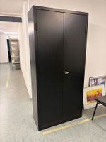 Metallschrank schwarz mit Einlegeböden guter Zustand
