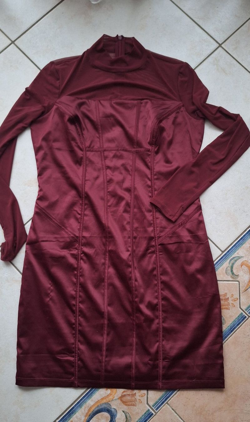 Guess Vestiti: Robe GUESS taille L – Usato da St-Triphon venduto da Jldr0 3
