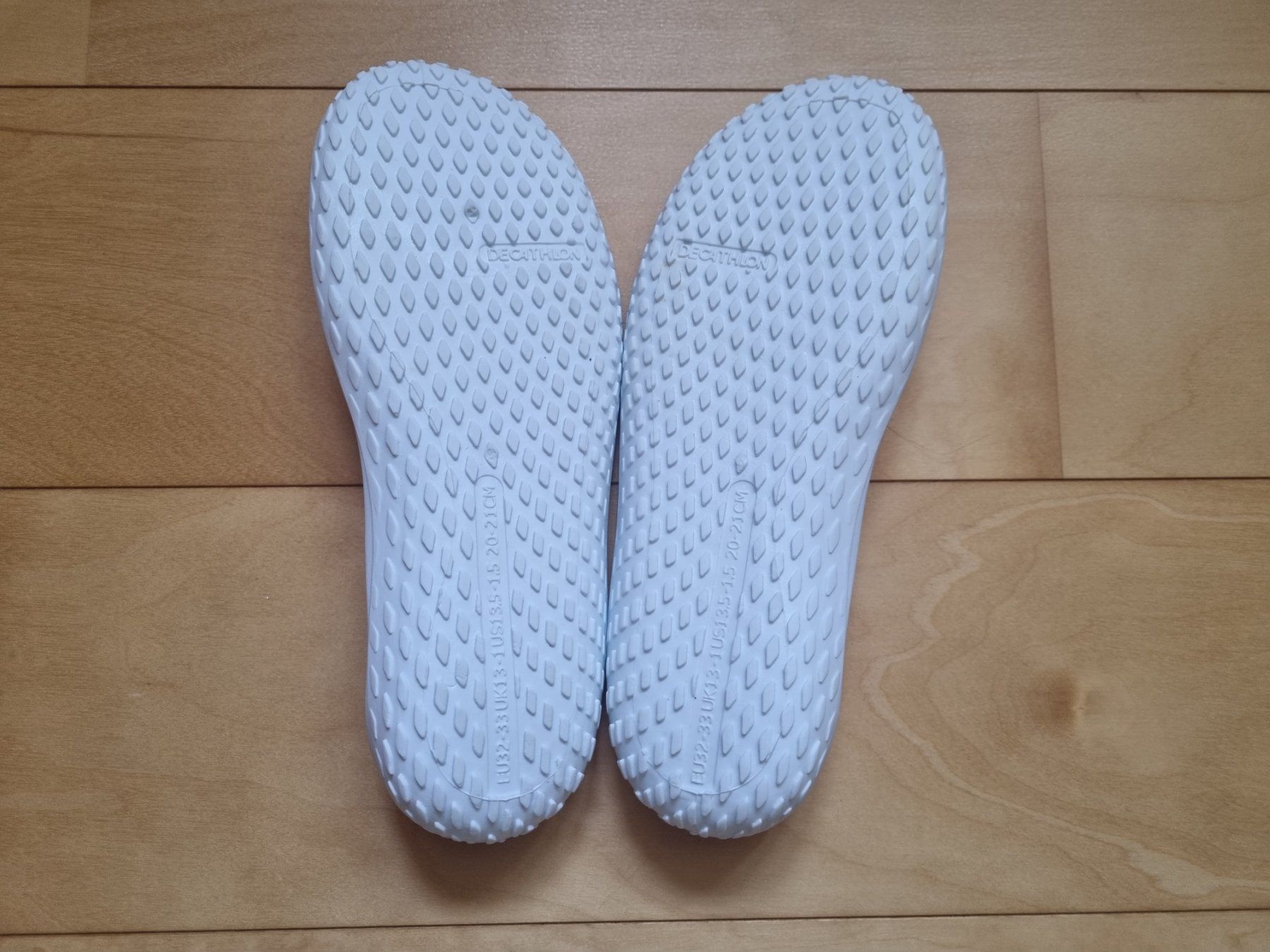 Decathlon Scarpe per ragazze: Badeschuhe Gr.32/33 – Usato da Brütten venduto da gupi1717 1