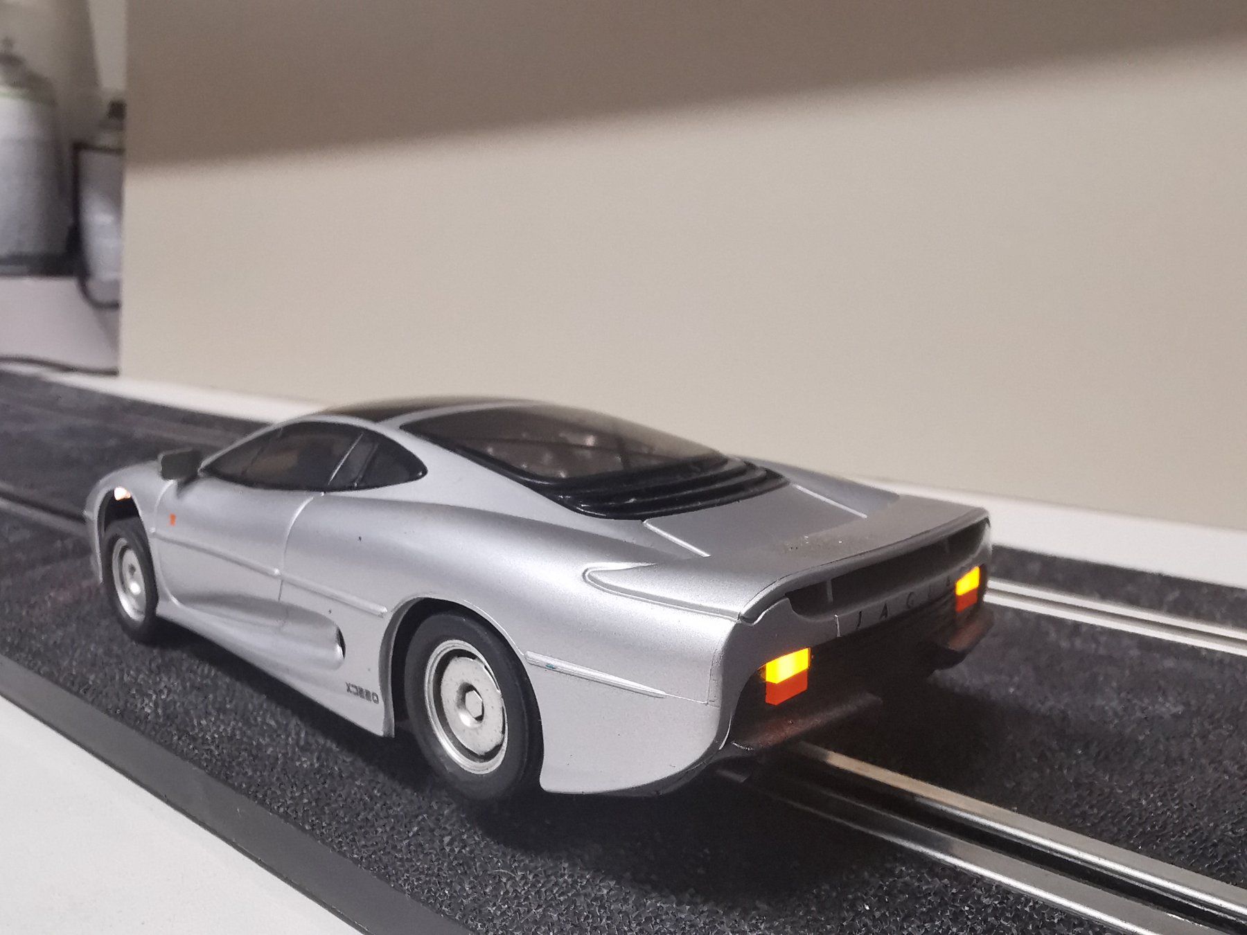 Piste: Scalextric Jaguar XJ220  1/32 – Usato da Winterthur venduto da Lonpos1 1