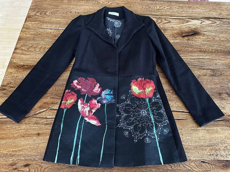Desigual Blazer,  Grösse 36, Schwarz mit Blumenmuster, Top!