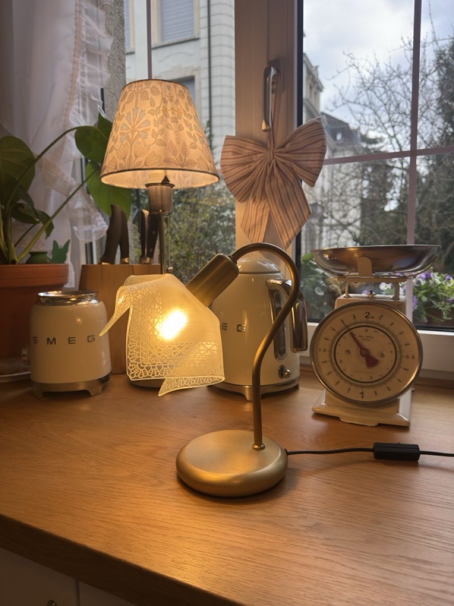 Lampes: Lace & Gold Table Lamp – D'occasion à Zürich par Elisabeth_Lefebvre