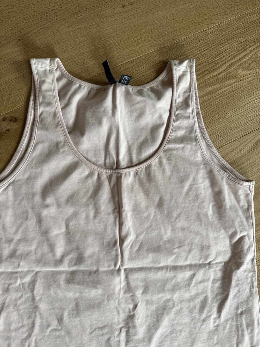 Top: 4 Träger-Tops / Achselshirts L/XL – Nuovo (secondo la descrizione) da Wädenswil venduto da dorodi 2