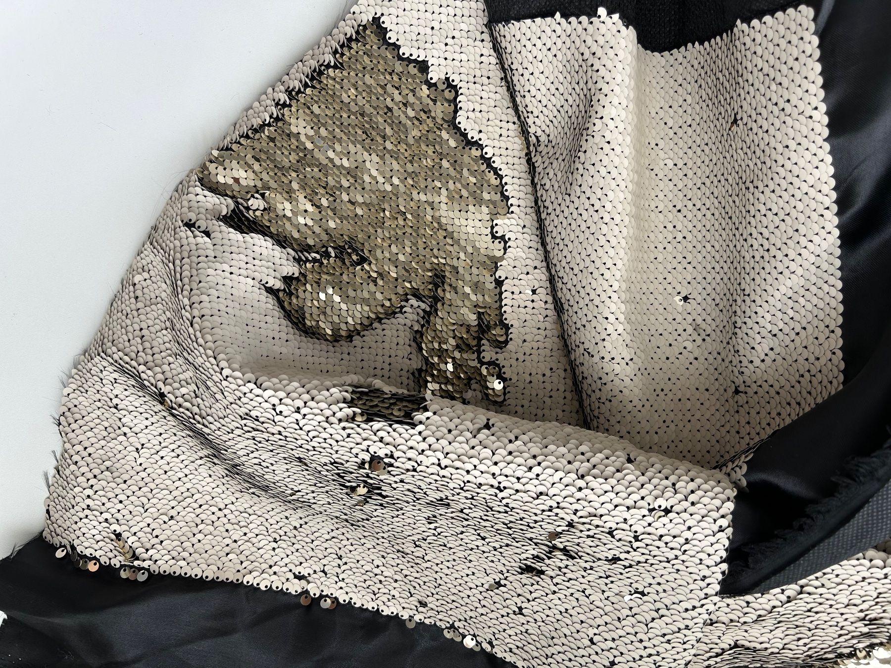 Stoffe: Tissu à sequins – Neu und originalverpackt aus Vouvry von tintin2308 1