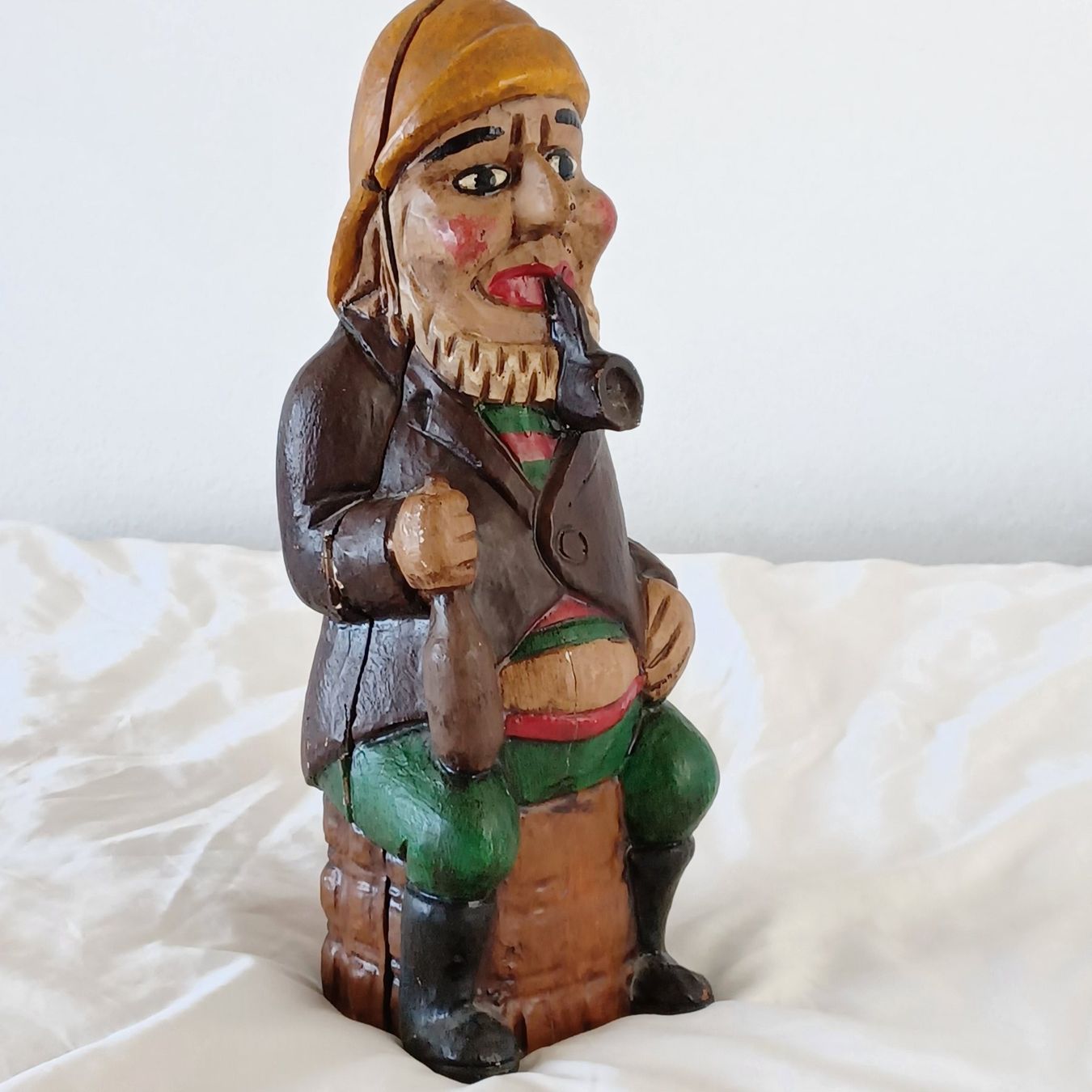 Statuette: WEIN-FLASCHENFIGUR. Geschnitzt. Sitzender Seemann. – Usato da Zürich venduto da Bellabo