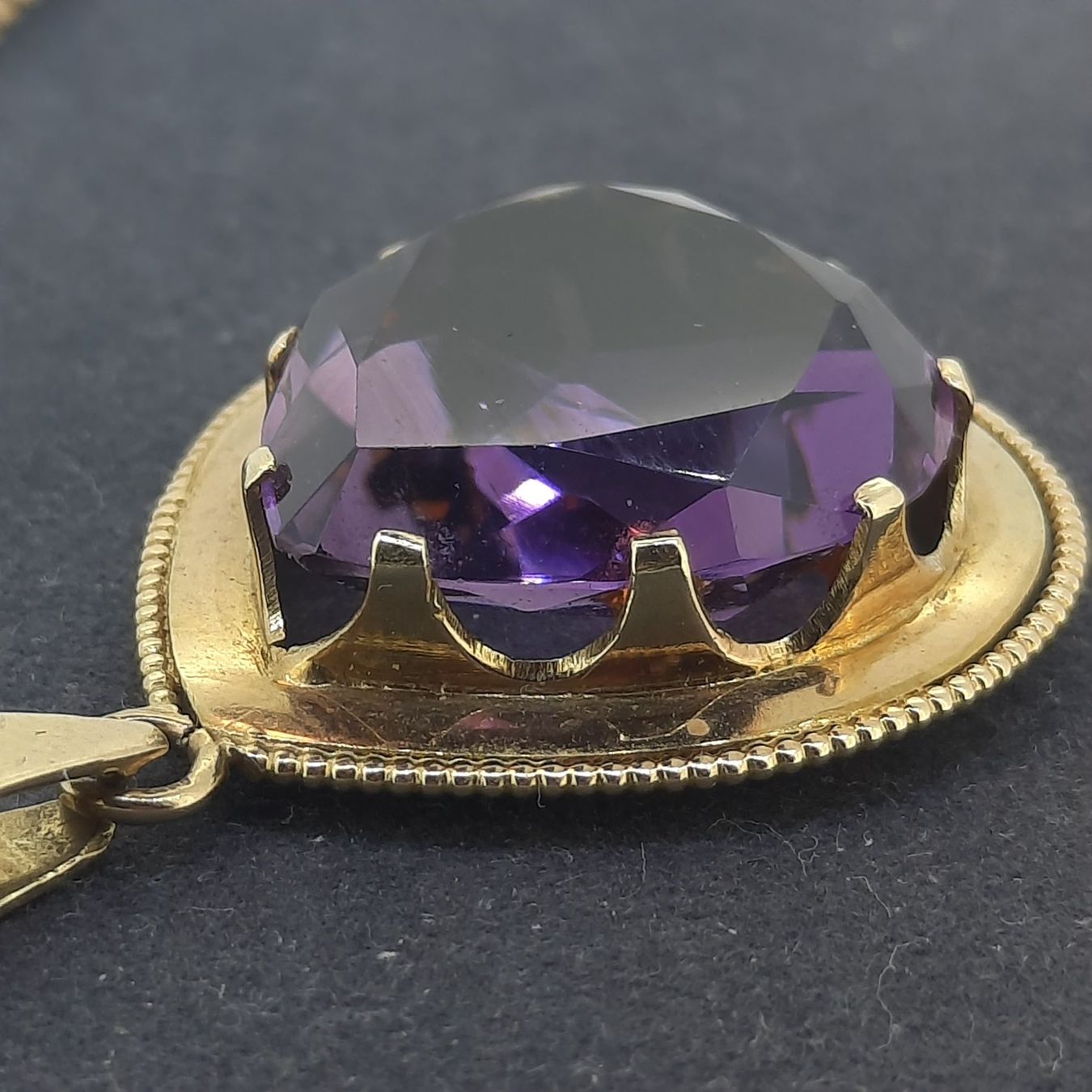 Ketten: Goldkette mit wunderschönem Amethyst – Gebraucht aus Unterägeri von Altgoldschmuck