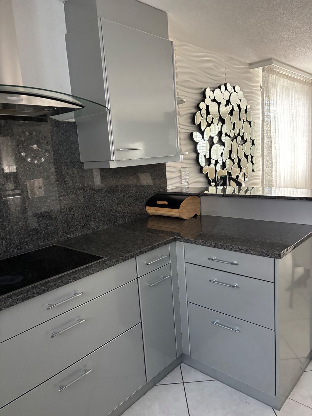 Cucine complete: Küche grau Hochglanz  mit Granitarbeitsplatte – Usato da Bassersdorf venduto da Ohobby 6