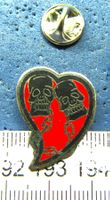 2 SCULL'S IN LOVE PIN ❤