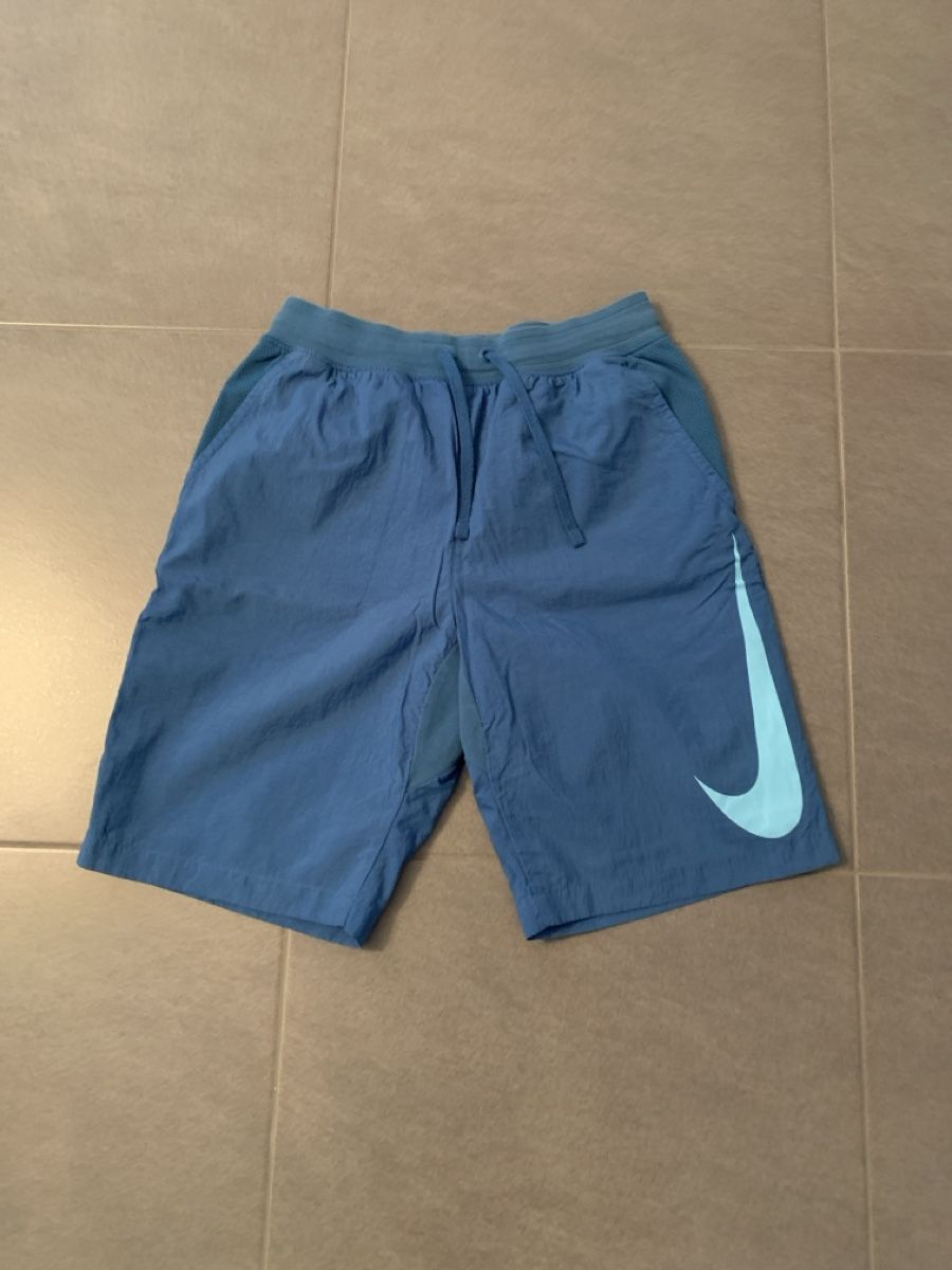 Nike Pantaloni: Short NIKE – Usato da Collombey venduto da amina36