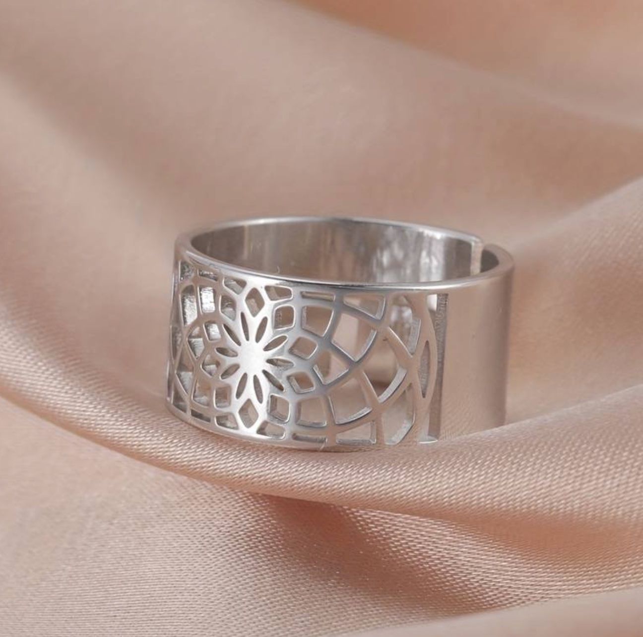 Ringe: Ring Lebensblume silbern (56-62) – Neu und originalverpackt aus Laufen von Bellavitaboom 2