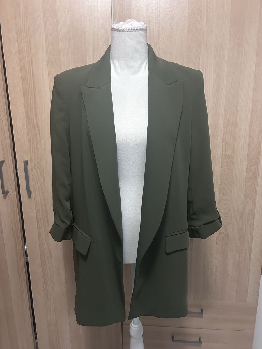 Zara Vestes: Blazer Zara kaki. Taille M – D'occasion à Cornaux NE par Zabou22