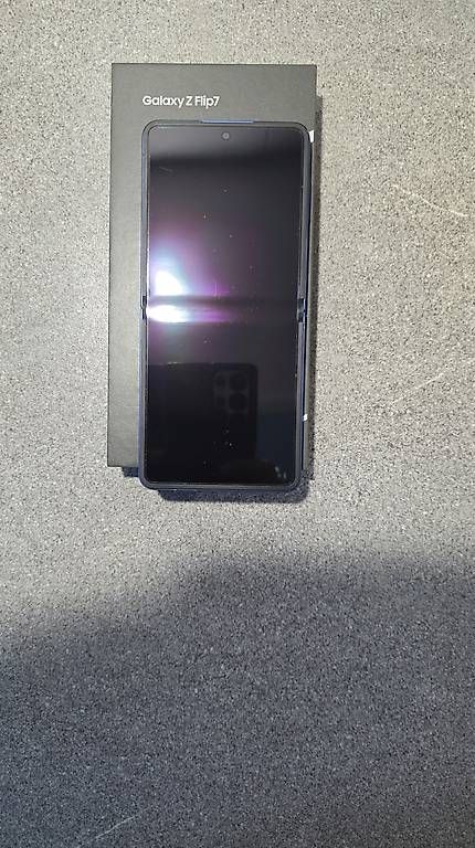 Samsung Telefoni cellulari / Smartphones: Vends ZFlip 7 / 256 MB / bleu – Usato da Versoix venduto da oceane04 1